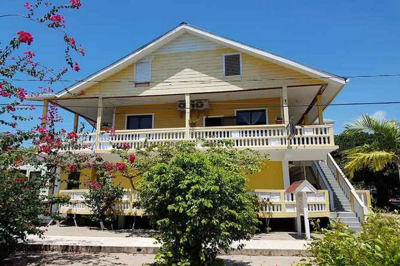 Serenade Hotel Placencia Exterior photo