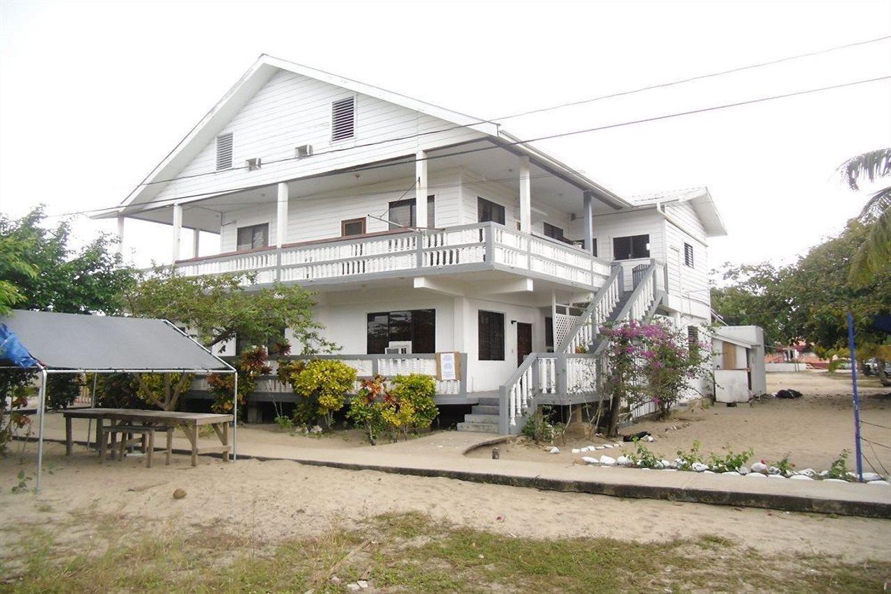 Serenade Hotel Placencia Exterior photo