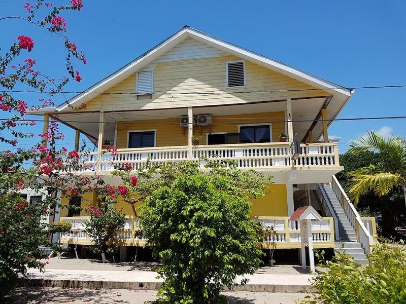 Serenade Hotel Placencia Exterior photo