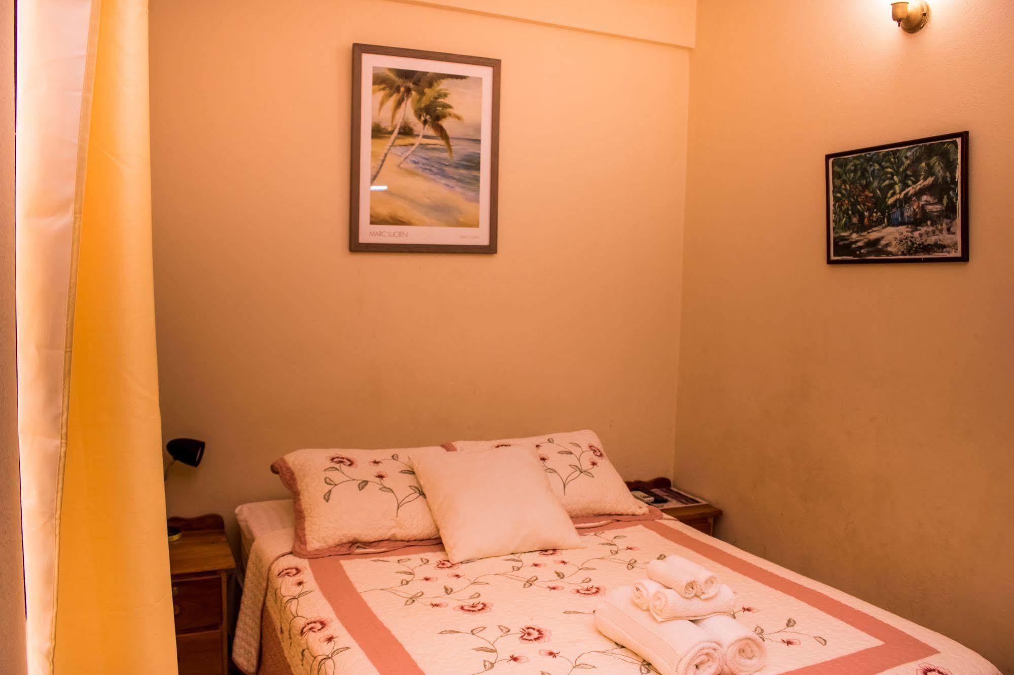 Serenade Hotel Placencia Exterior photo