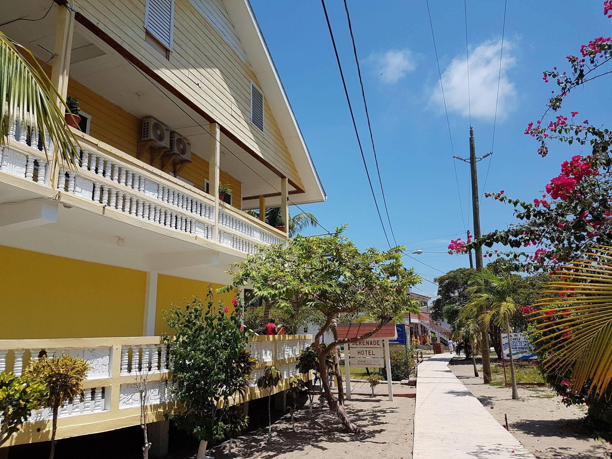 Serenade Hotel Placencia Exterior photo